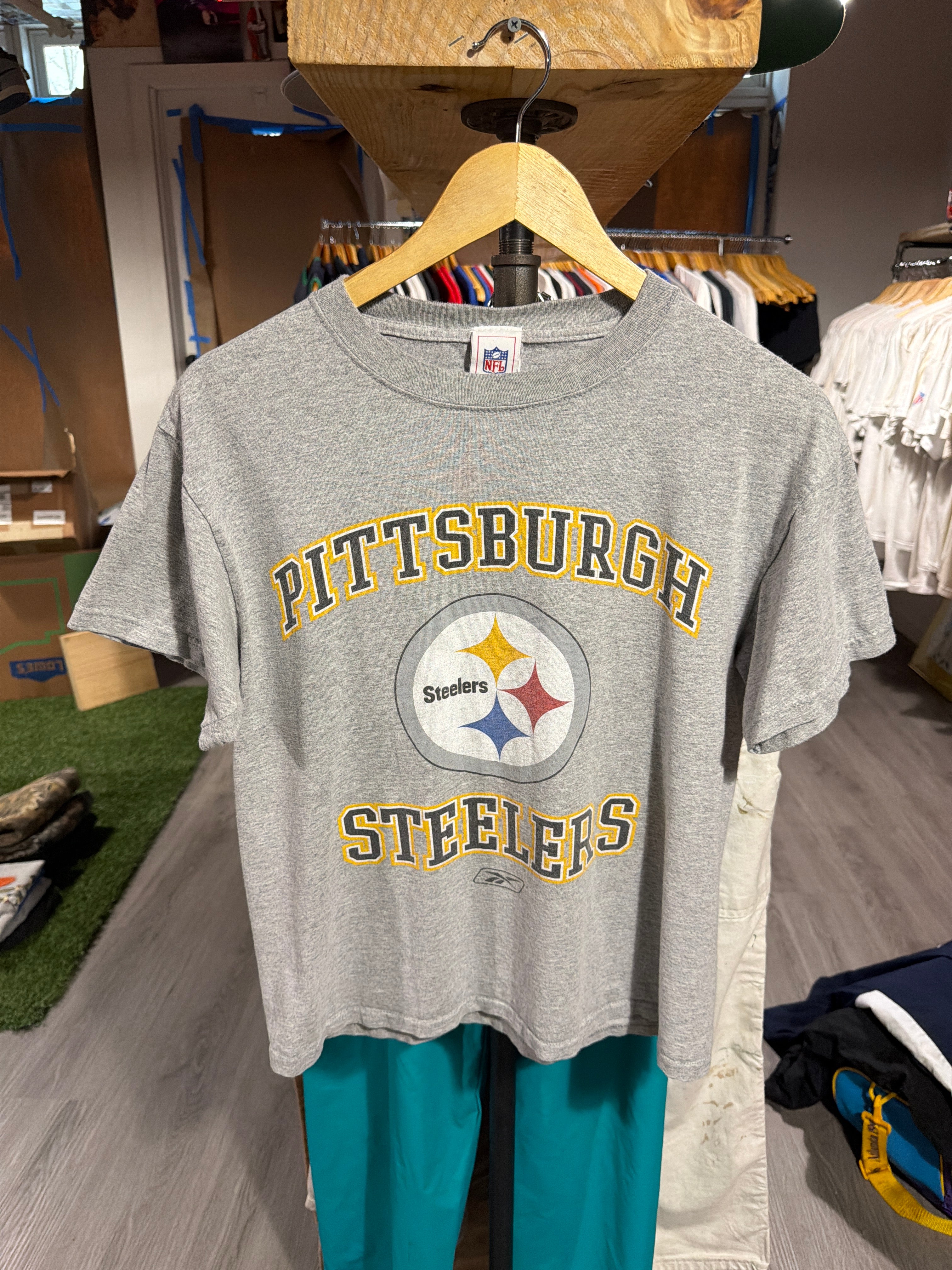 Pittsburgh Steelers “Center Logo” Tee