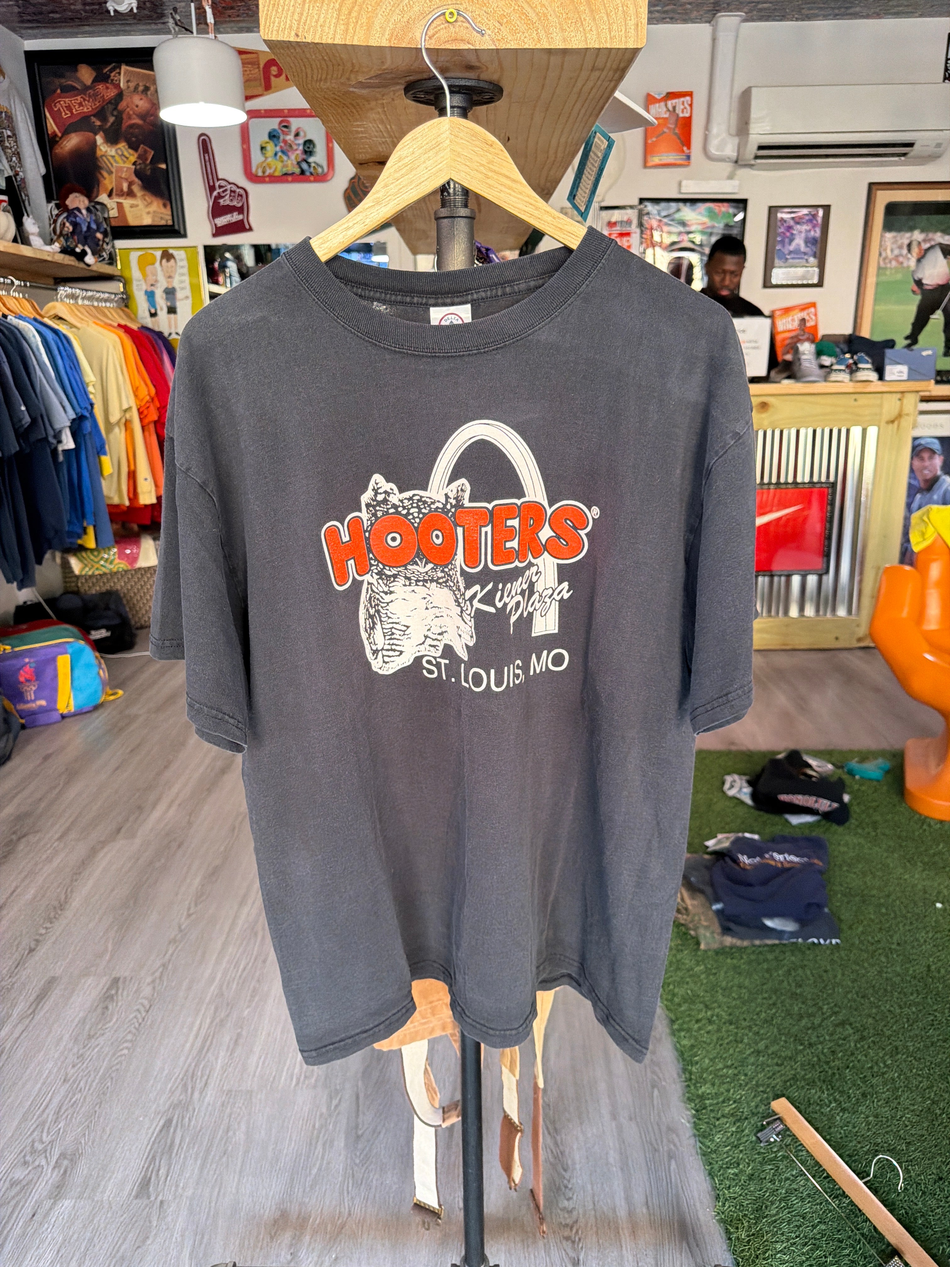 Hooters St Louis